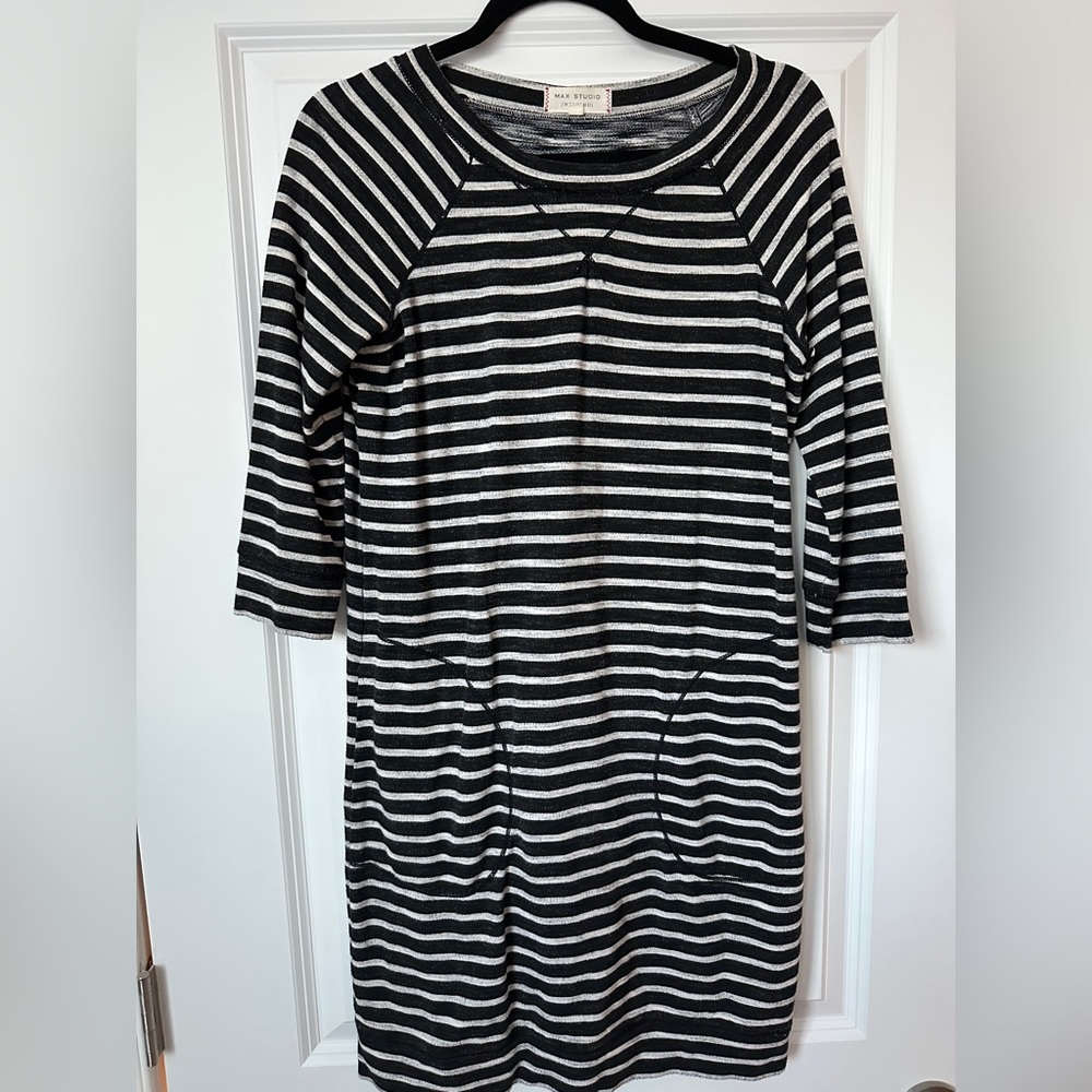 Max Studio Sweater dress stripped with pockets woman’s size small